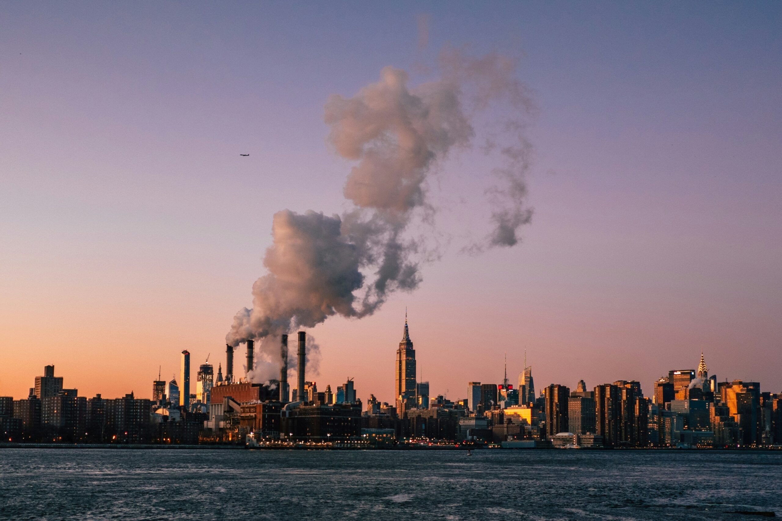 Infographic showing factors influencing pollution cleanup costs