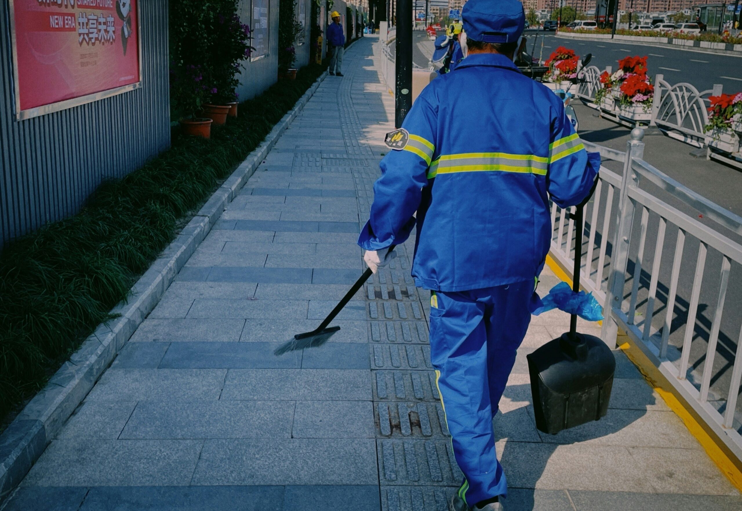 pollution cleanup team