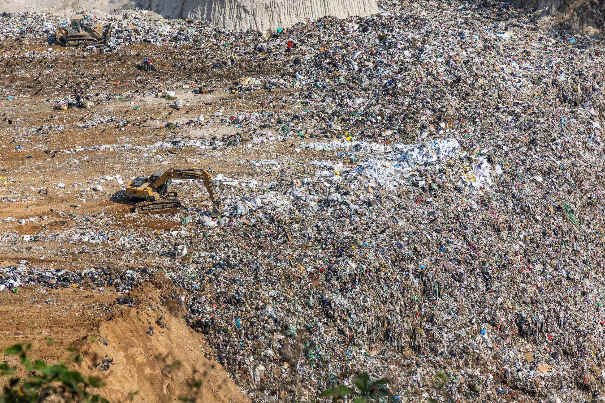 Infographic showing average pollution cleanup costs