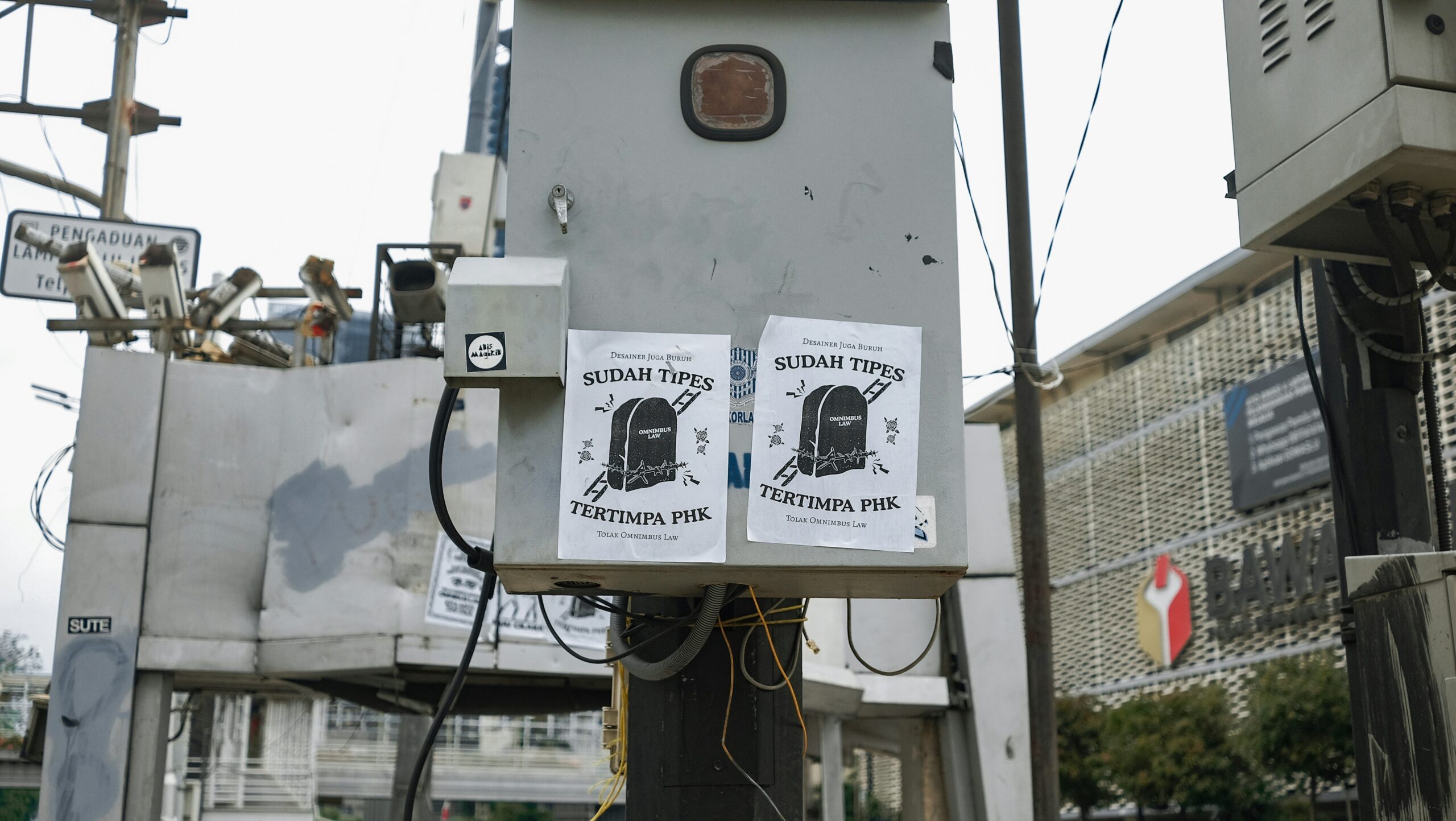 A handheld air quality sensor device used outdoors