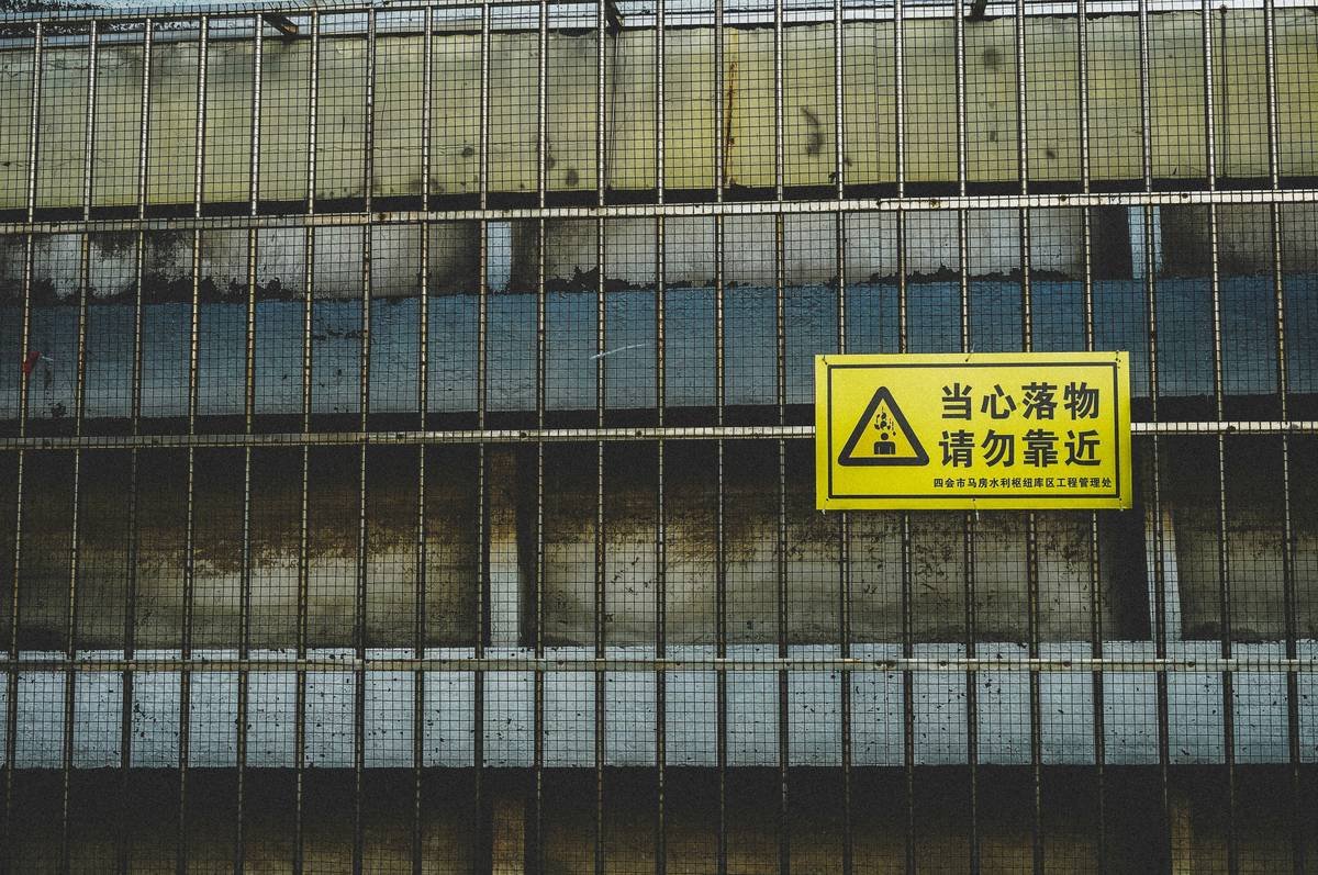 Photo of a construction site next to signs warning about contamination risks.