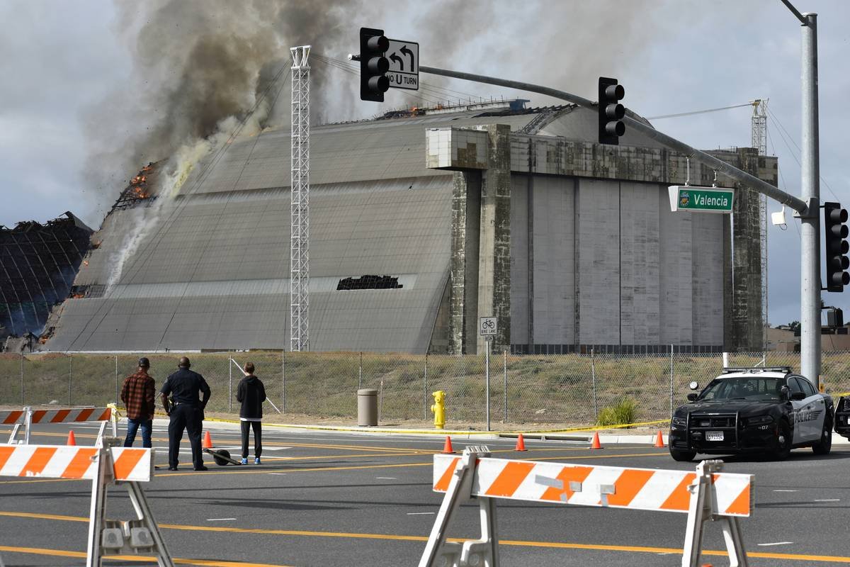 Bar chart showing average hazardous cleanup costs by incident type: oil spill ($312K), chemical leak ($248K), mold remediation ($72K), asbestos abatement ($95K)