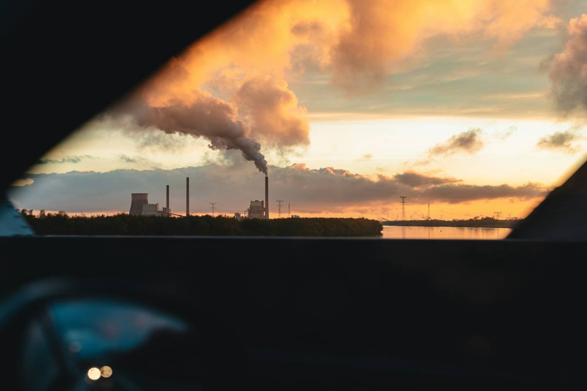 Bar chart showing common sources of personal pollution liability: home heating oil tanks (38%), contractor chemical spills (27%), rental property mold (18%), vehicle fluid leaks (12%), other (5%)