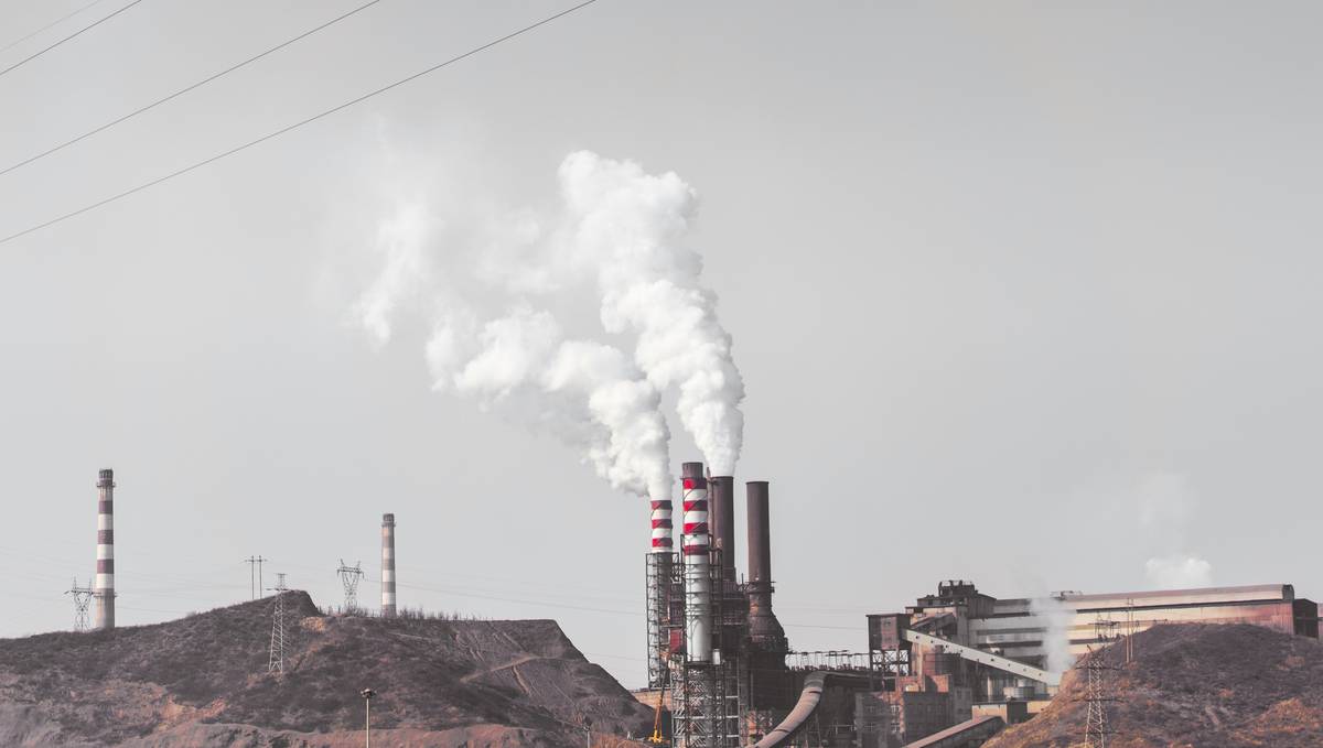 Comparison chart showing how standard business insurance excludes pollution, while environmental law insurance covers cleanup, legal fees, and third-party claims